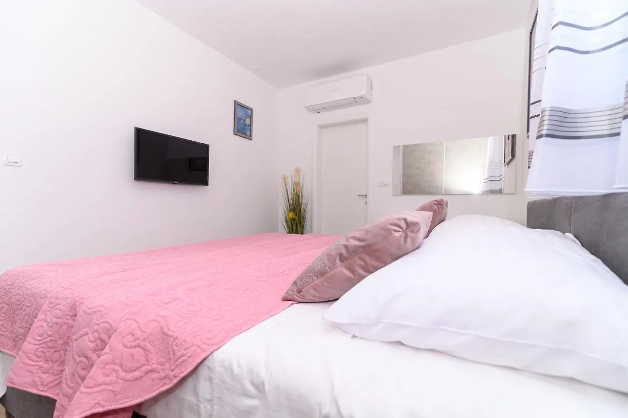 Apartment Seaside Trogir 0*,